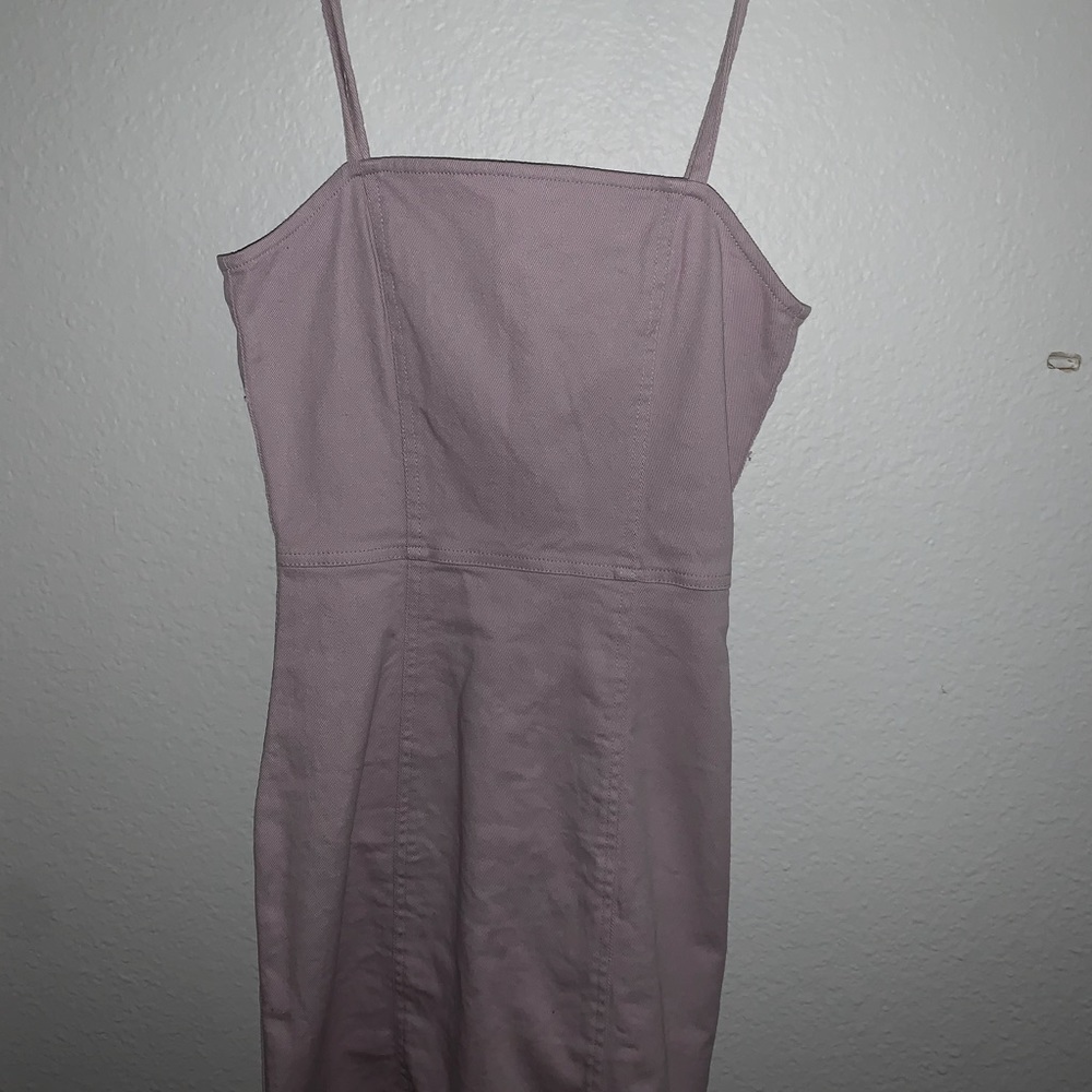 super cute lavender colored body con dress
